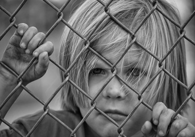 La cause des enfants... déjà au XIXème siècle. enfant prison grillage